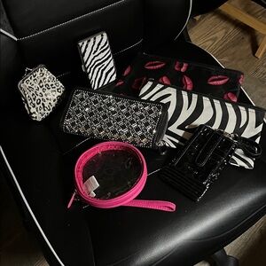Stylish Animal Print and Lip Pattern Wallets